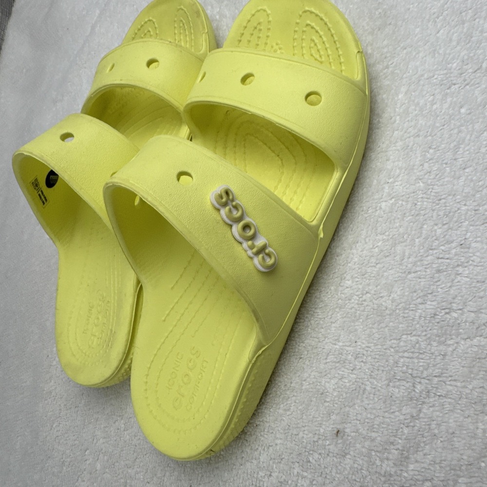 Iconic CROCS Comfort 6 M 8 W Slip On Slide 2 Strap Sandal Yellow With Crocs Jibs - Picture 3 of 11
